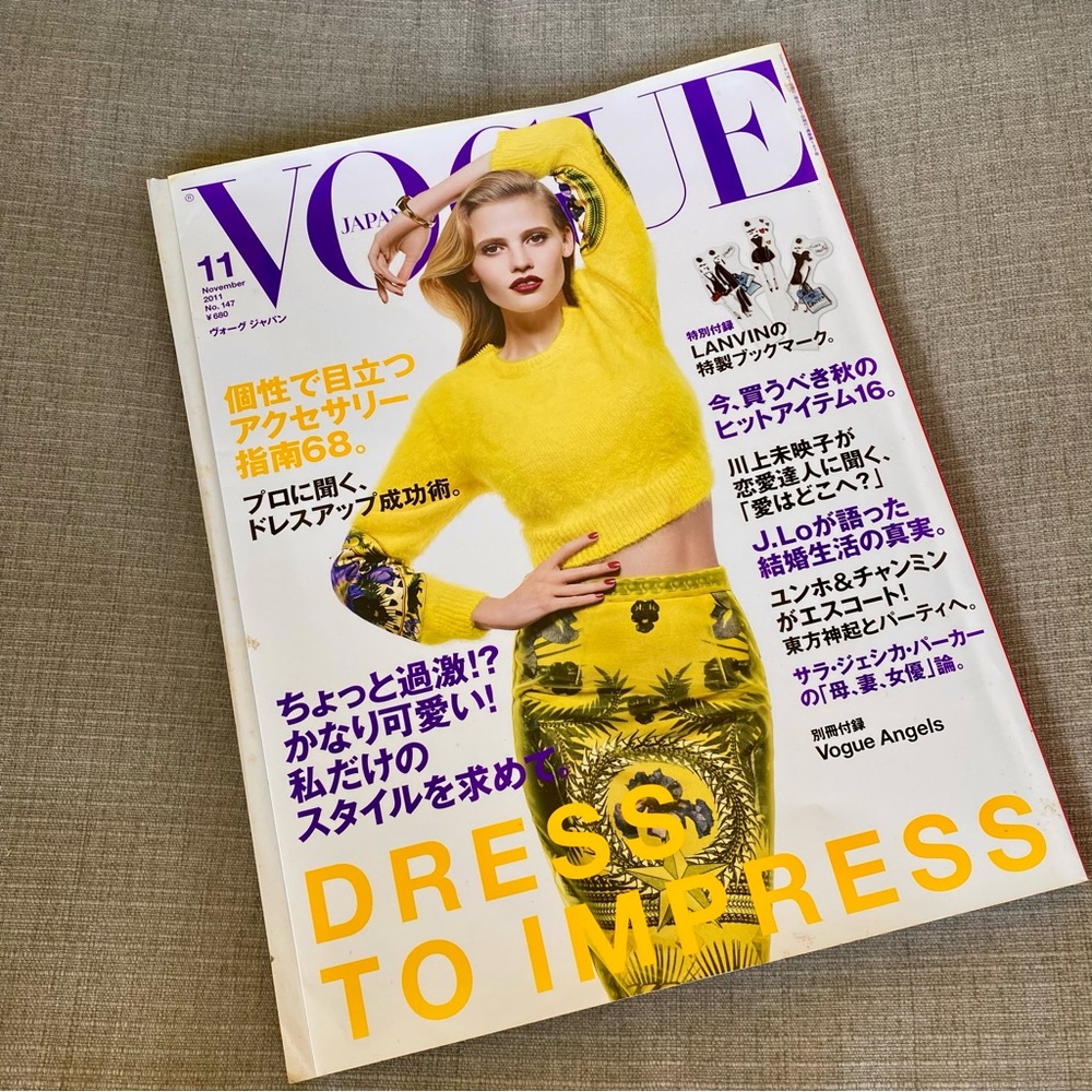 Vogue Japan November 2011 Fashion Magazine.